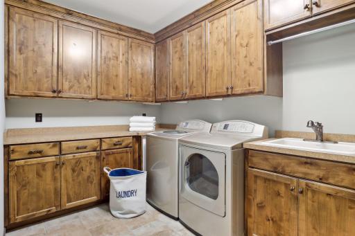 37 Spyglass Place, Saint Paul, MN 55110