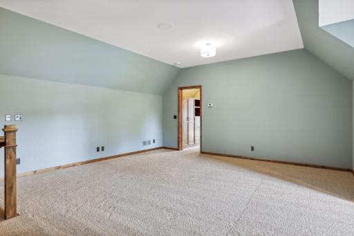 37 Spyglass Place, Saint Paul, MN 55110