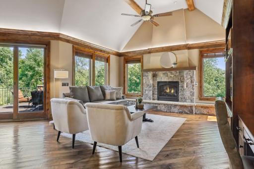 37 Spyglass Place, Saint Paul, MN 55110
