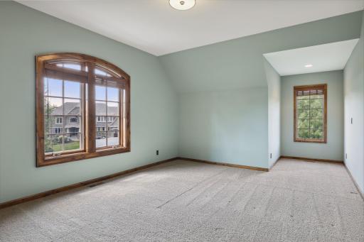 37 Spyglass Place, Saint Paul, MN 55110