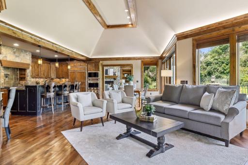 37 Spyglass Place, Saint Paul, MN 55110