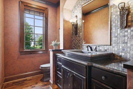 37 Spyglass Place, Saint Paul, MN 55110