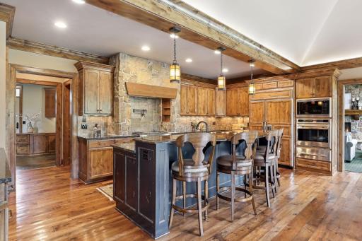 37 Spyglass Place, Saint Paul, MN 55110