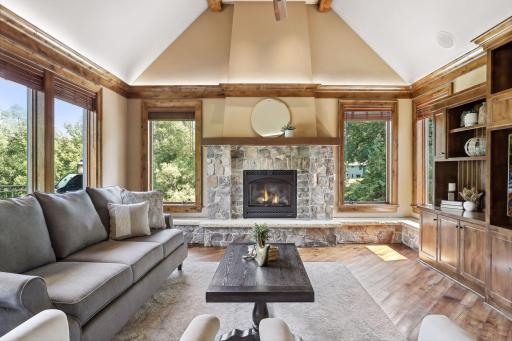 37 Spyglass Place, Saint Paul, MN 55110