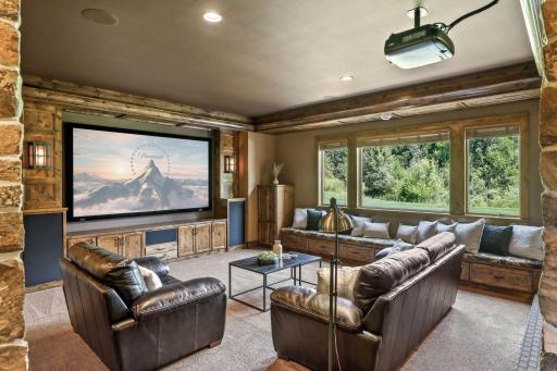 37 Spyglass Place, Saint Paul, MN 55110