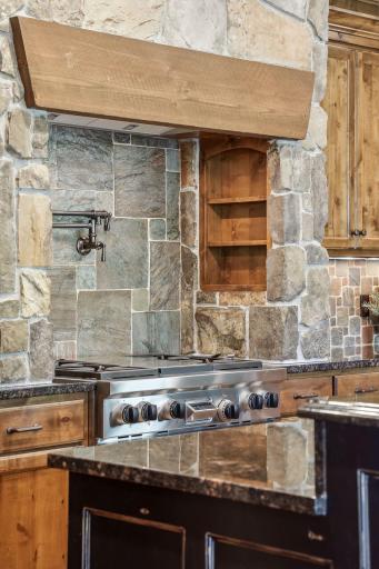 37 Spyglass Place, Saint Paul, MN 55110