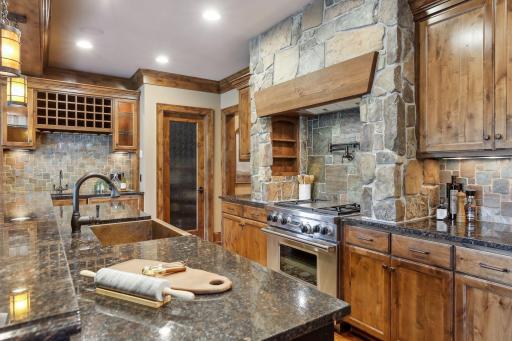 37 Spyglass Place, Saint Paul, MN 55110