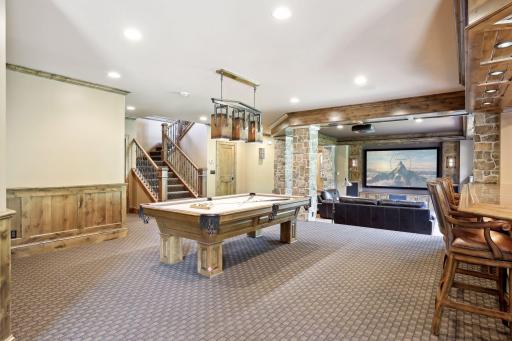 37 Spyglass Place, Saint Paul, MN 55110
