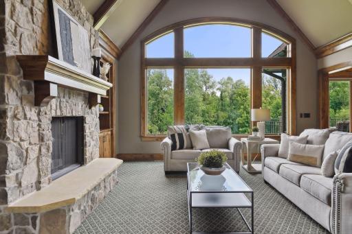 37 Spyglass Place, Saint Paul, MN 55110