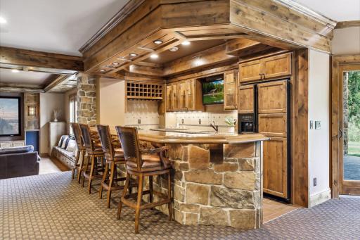 37 Spyglass Place, Saint Paul, MN 55110