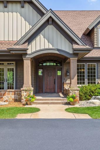 37 Spyglass Place, Saint Paul, MN 55110