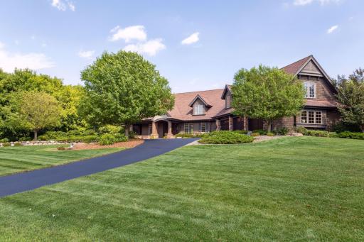 37 Spyglass Place, Saint Paul, MN 55110