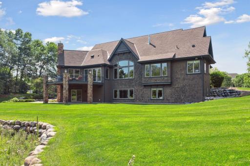 37 Spyglass Place, Saint Paul, MN 55110