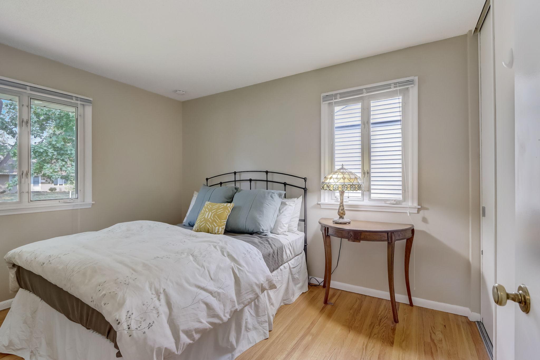 24-web-or-mls-13th Ave S-024.jpg