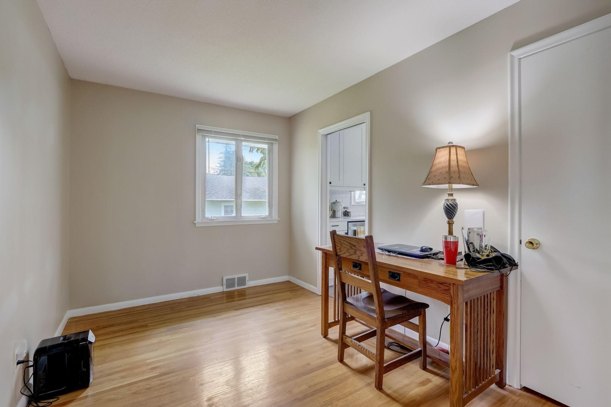 30-web-or-mls-13th Ave S-030.jpg