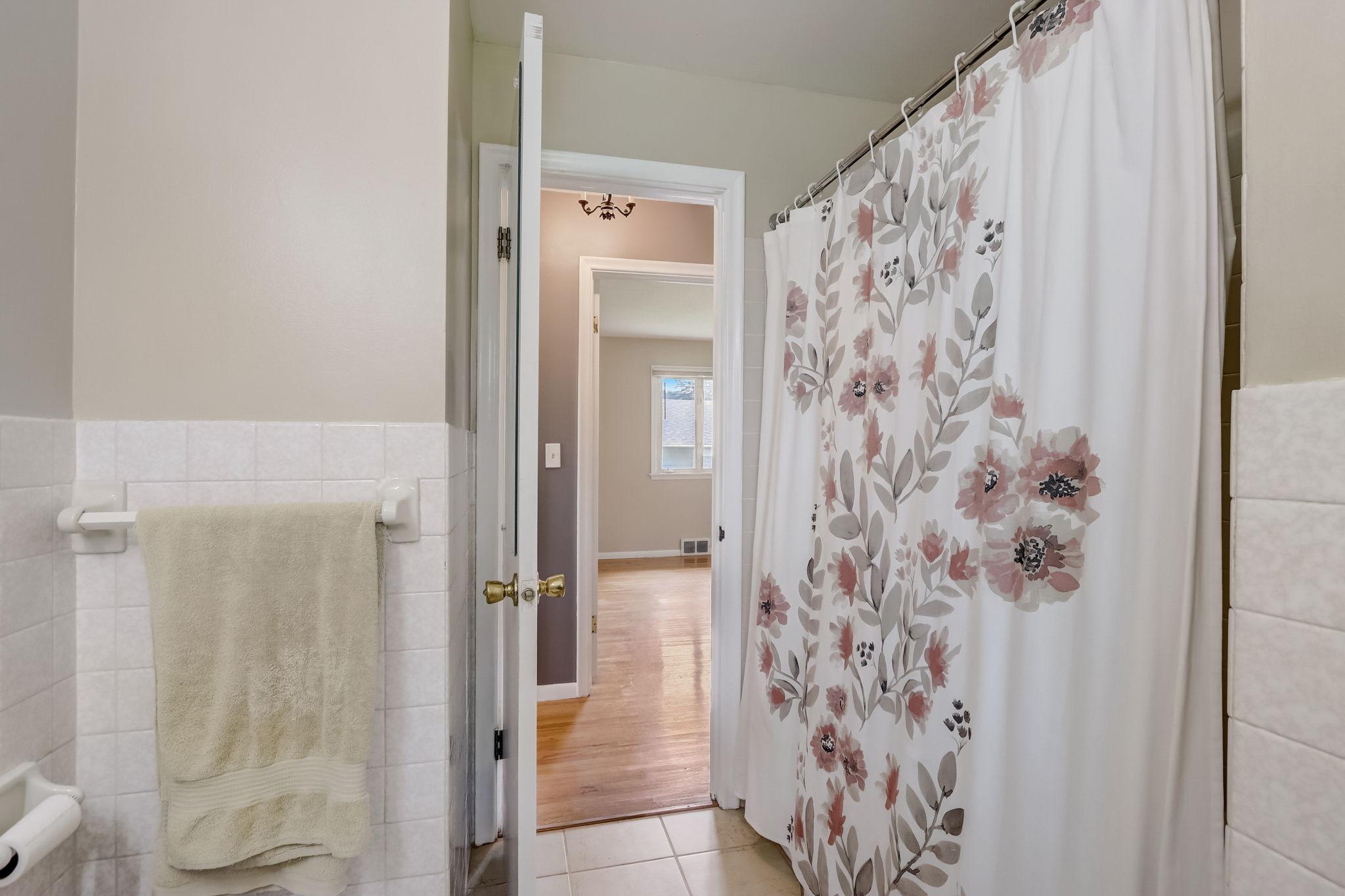 28-web-or-mls-13th Ave S-028.jpg