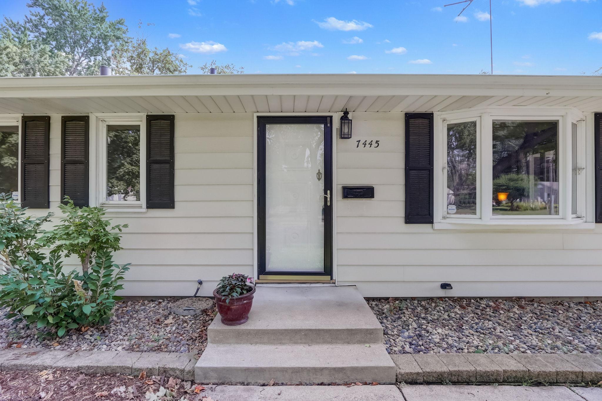 9-web-or-mls-13th Ave S-009.jpg