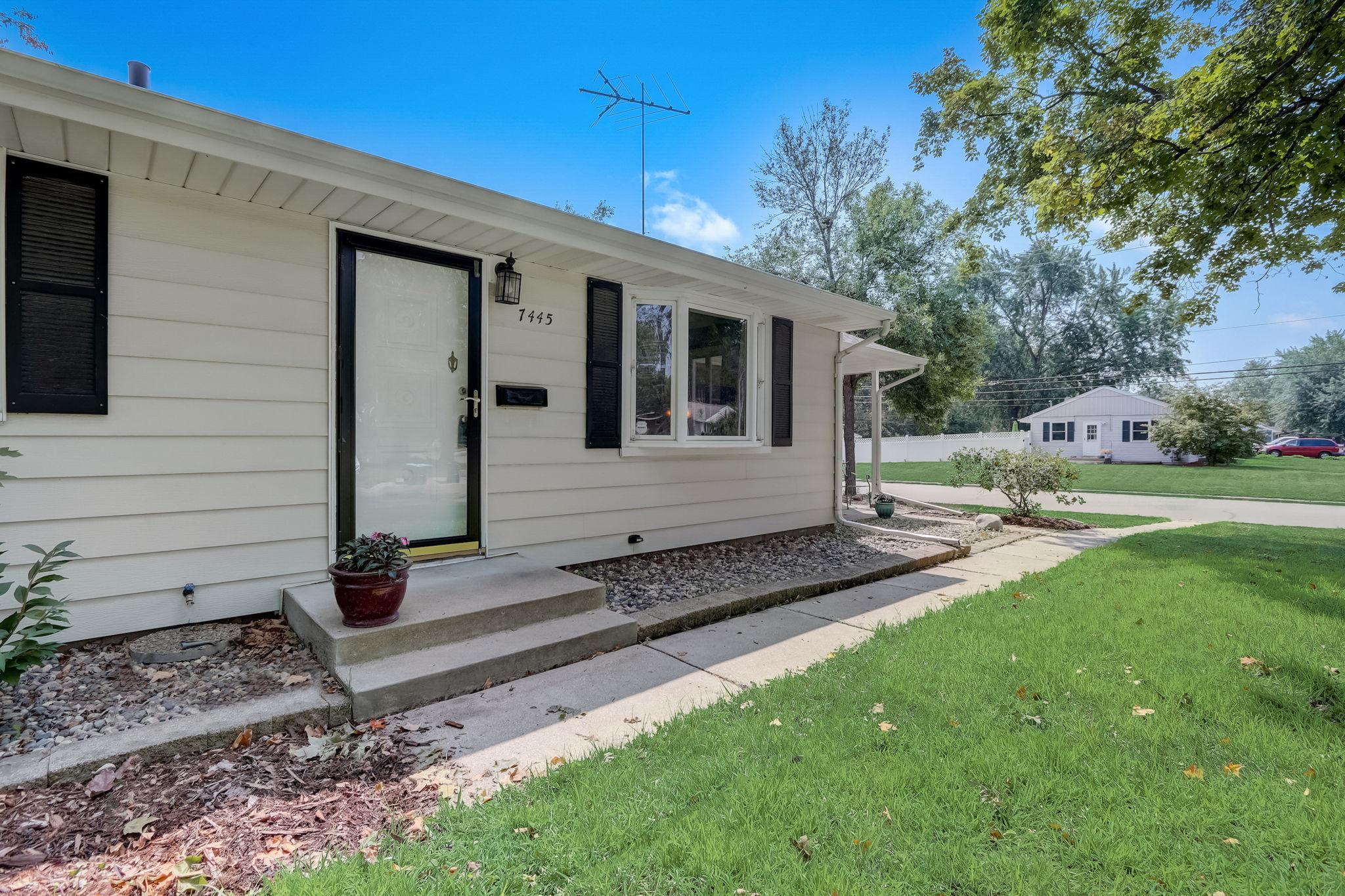 8-web-or-mls-13th Ave S-008.jpg