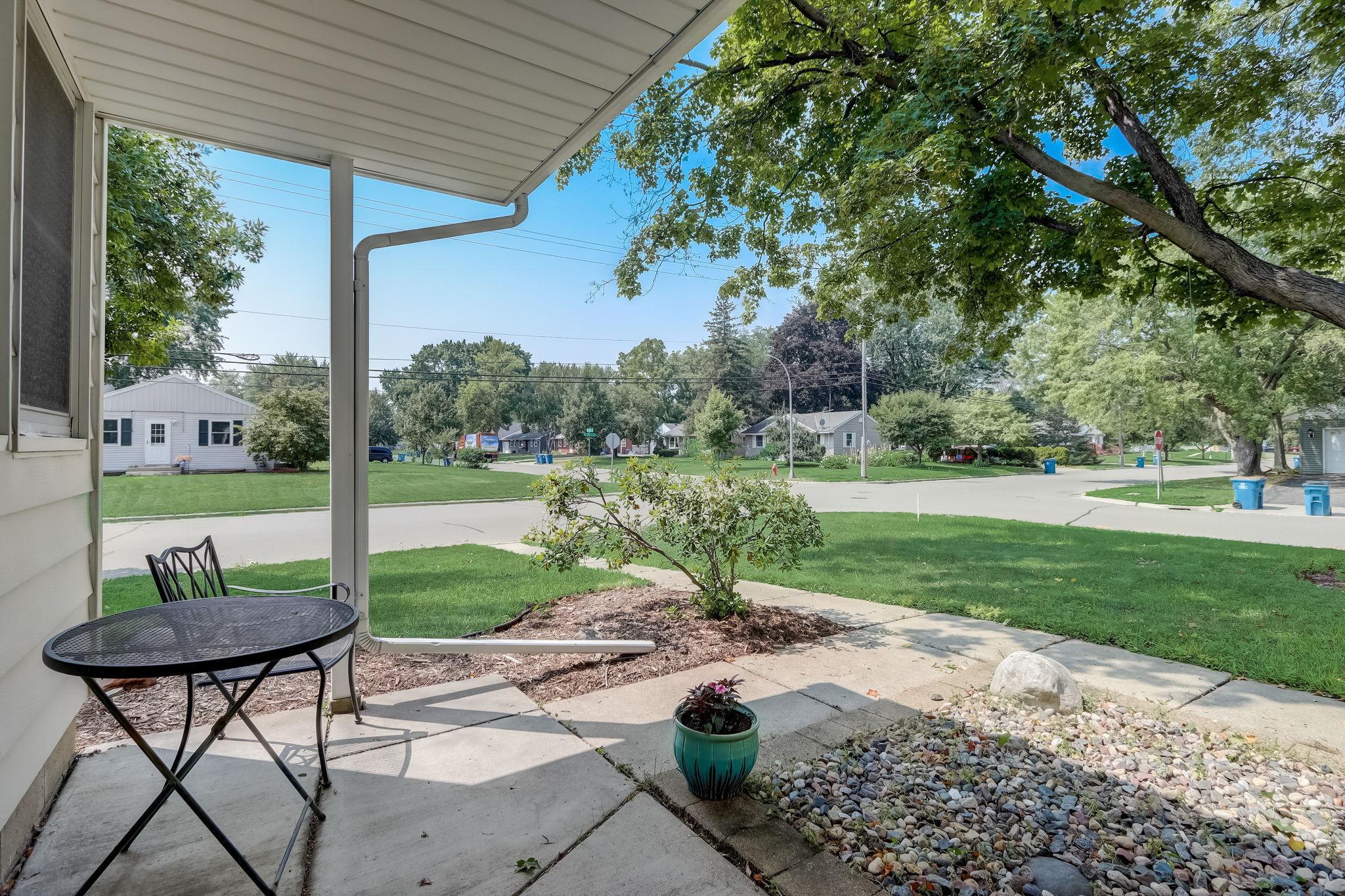 7-web-or-mls-13th Ave S-007.jpg