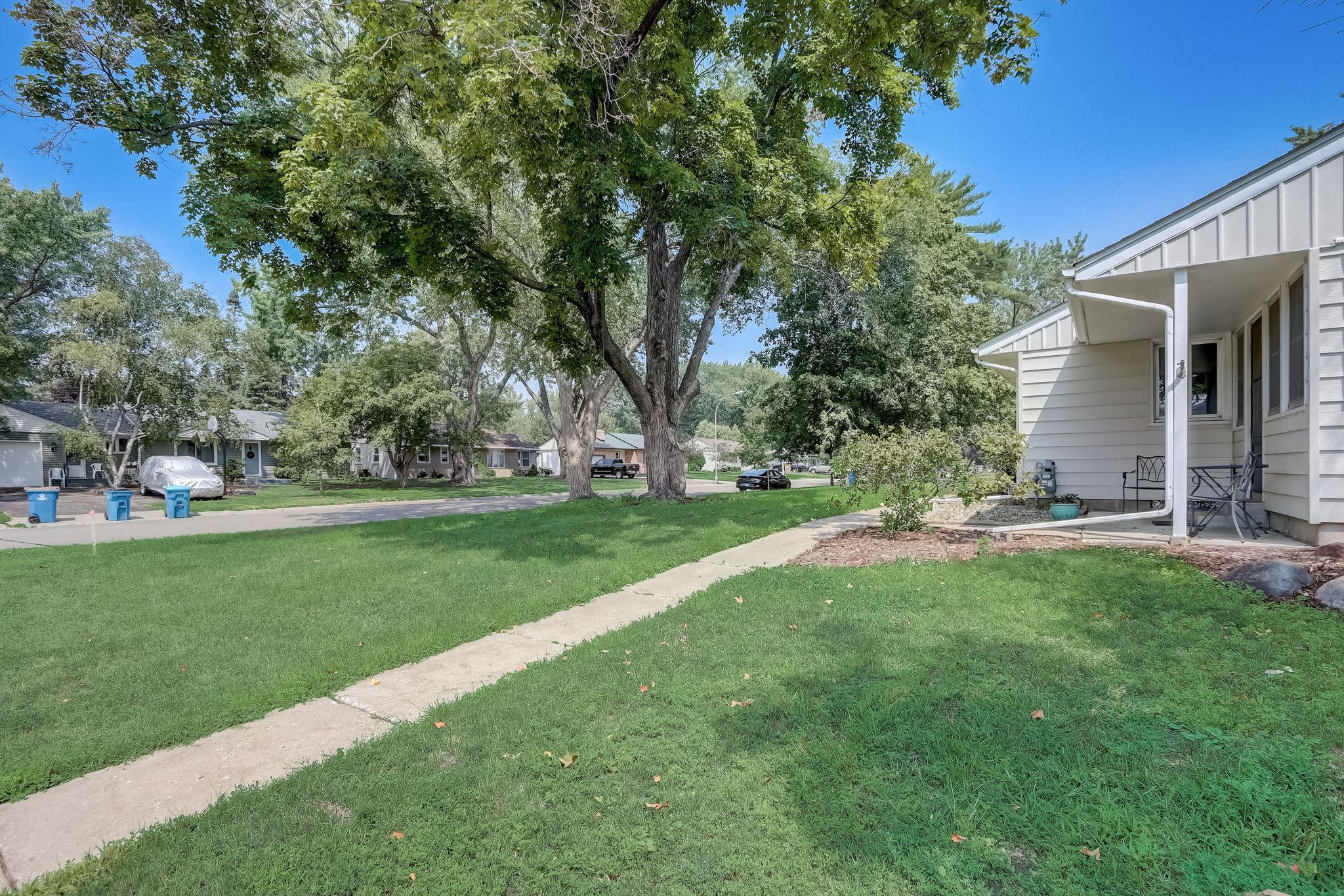 5-web-or-mls-13th Ave S-005.jpg