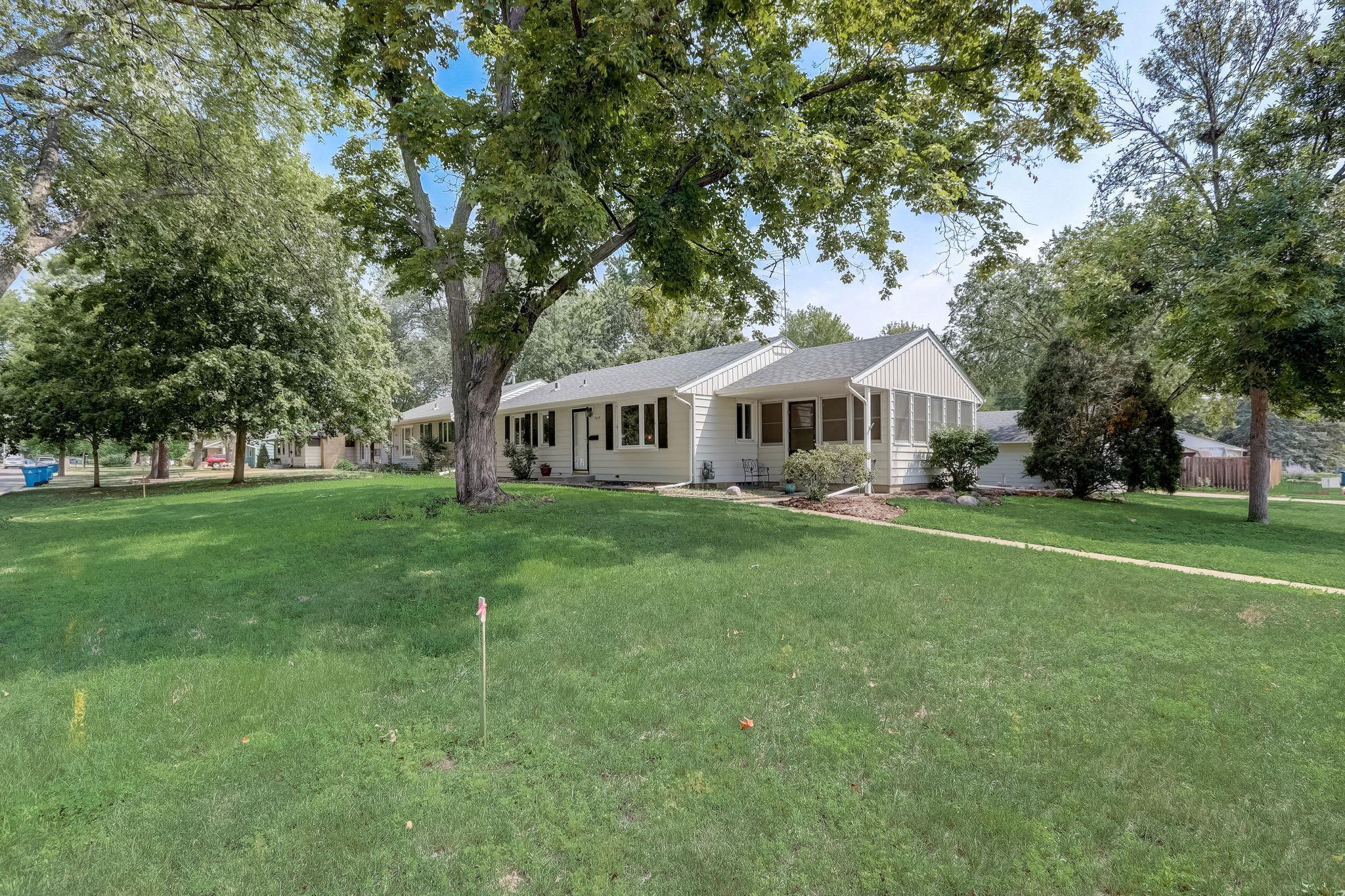 2-web-or-mls-13th Ave S-002.jpg