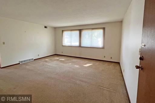 Spacious living room