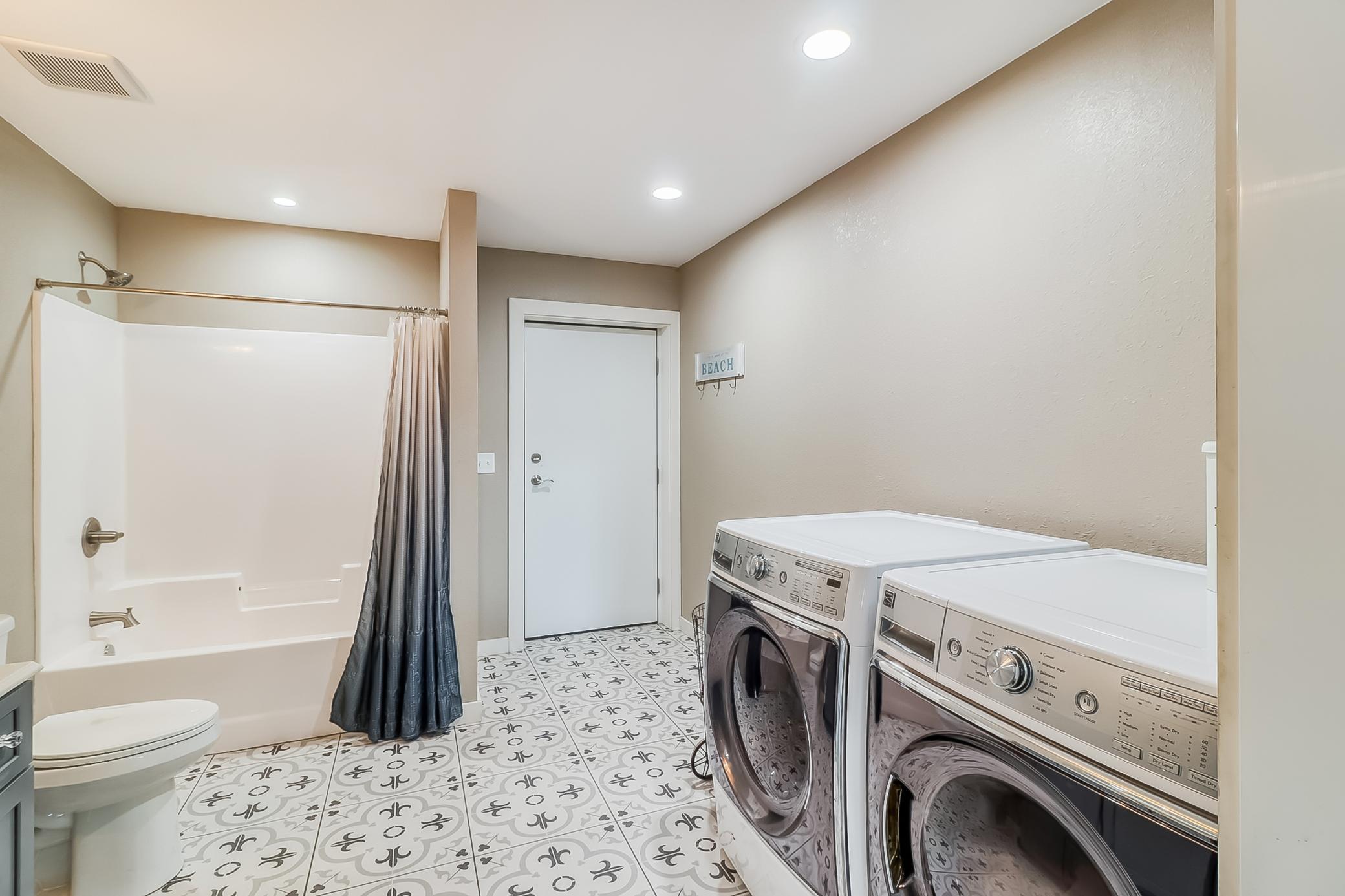 Interior_bathroom_laundry1_2.jpg