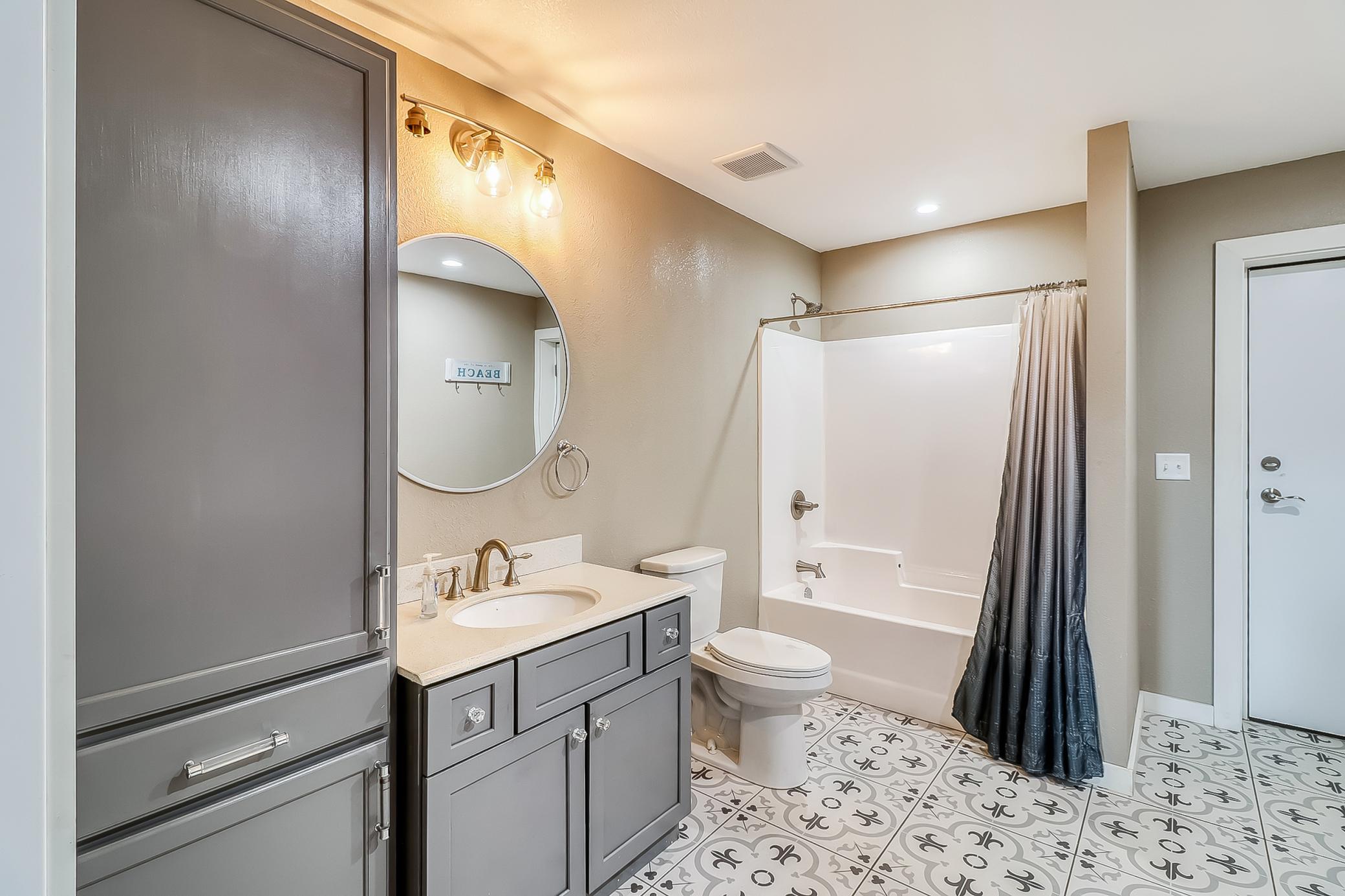 interior_bathroom_laundry.jpg