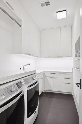 Lower laundry space