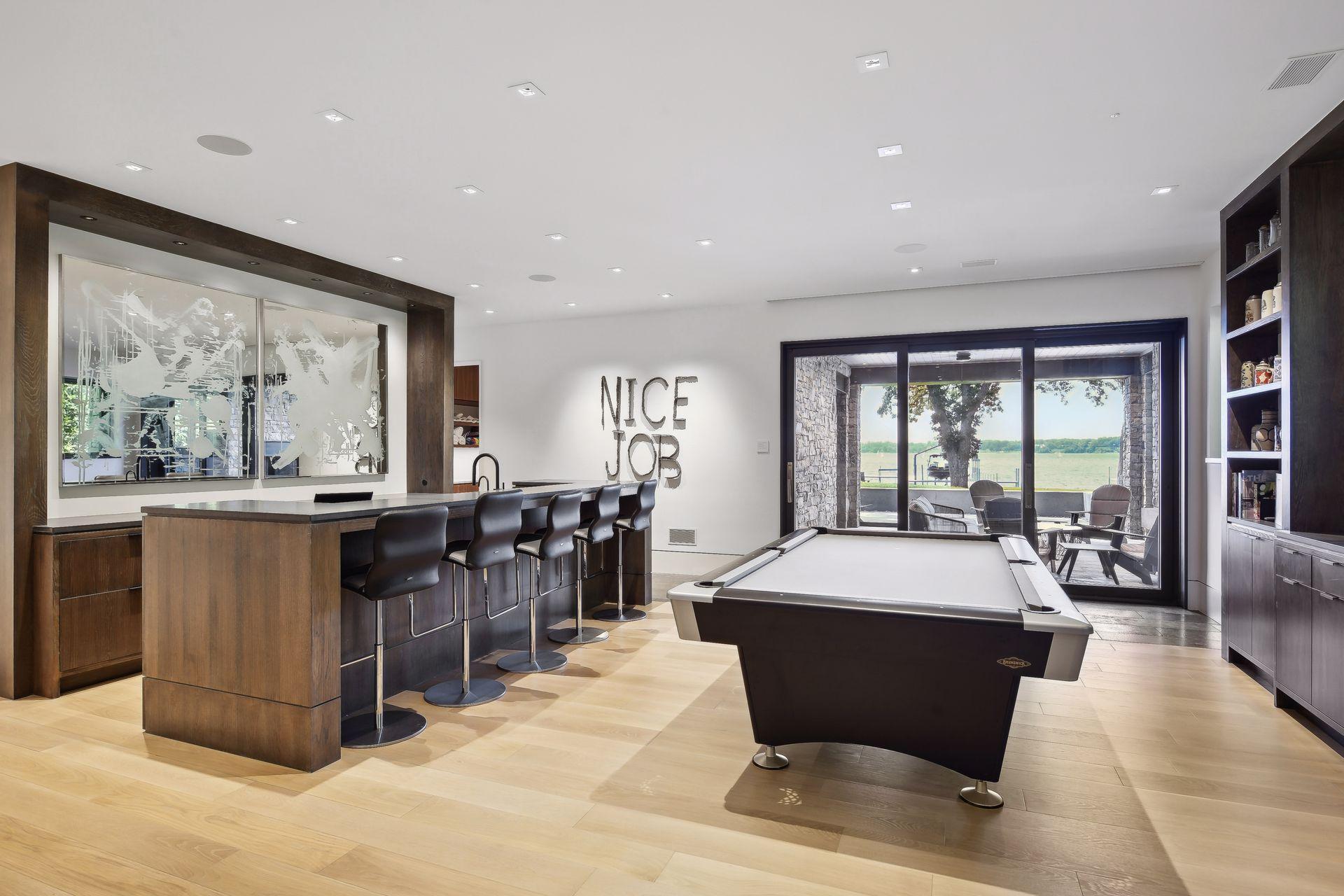 Lower level lake room with wet bar