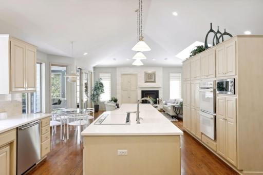 685 Brookside Lane, Mendota Heights, MN 55118
