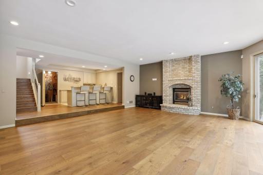 685 Brookside Lane, Mendota Heights, MN 55118