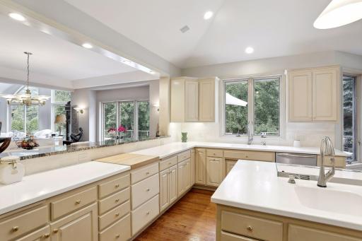 685 Brookside Lane, Mendota Heights, MN 55118