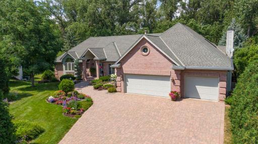 685 Brookside Lane, Mendota Heights, MN 55118