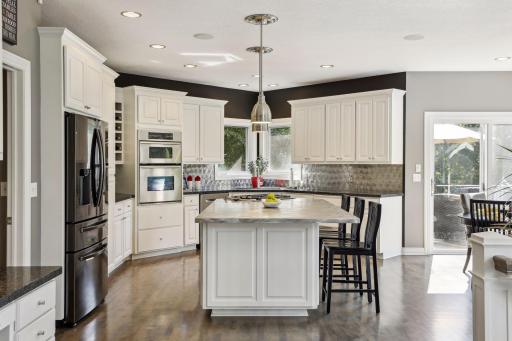 3832 Fairway Terrace, Woodbury, MN 55125
