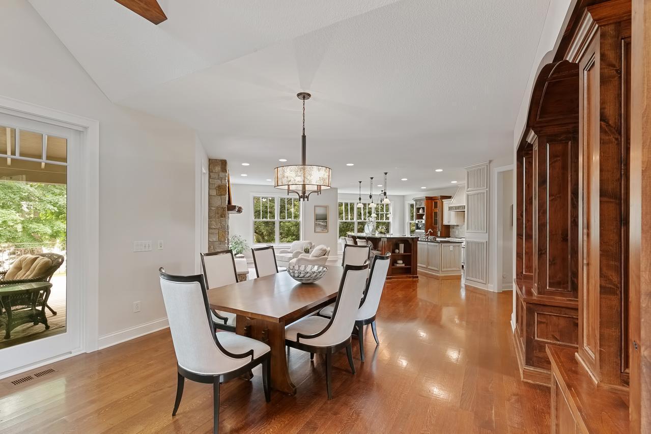 Dining room to kitchen