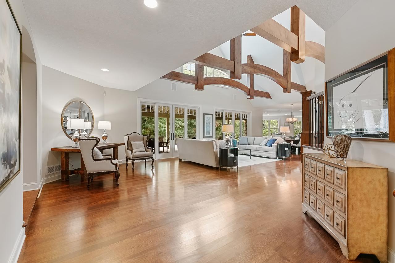 Hardwood floors/living room