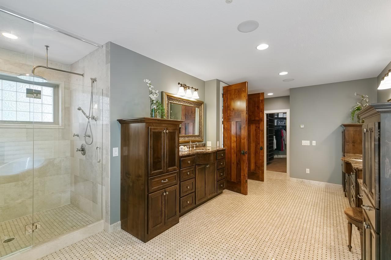 Primary bath/vanity space