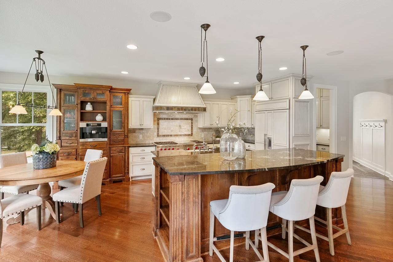 Center island/separate breakfast seating