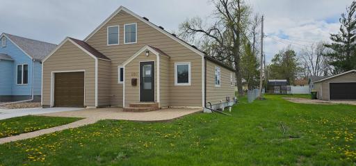 208 10th Street SW, Pipestone, MN 56164