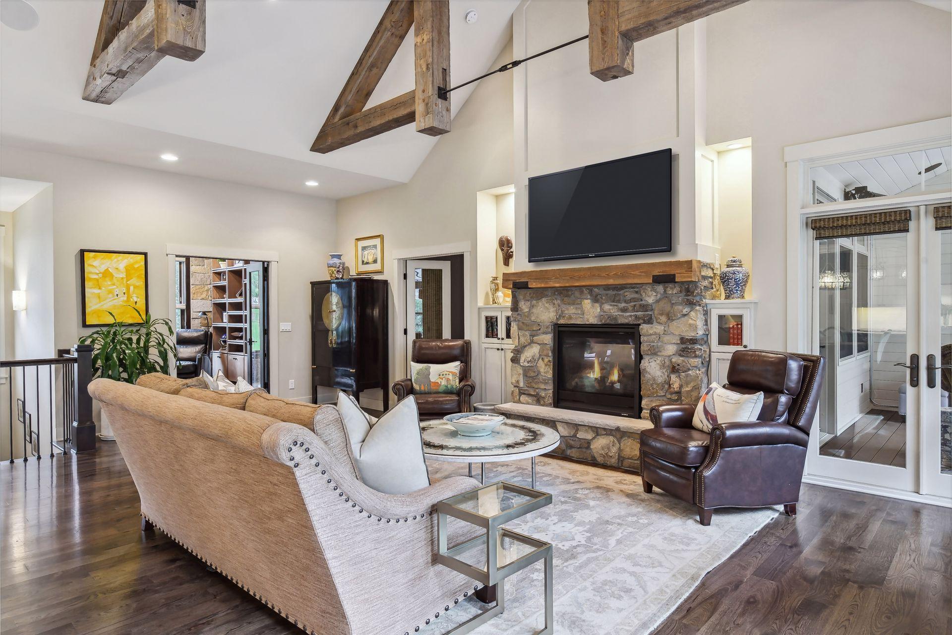 The TV is virtually staged. Spot is wired for TV installation