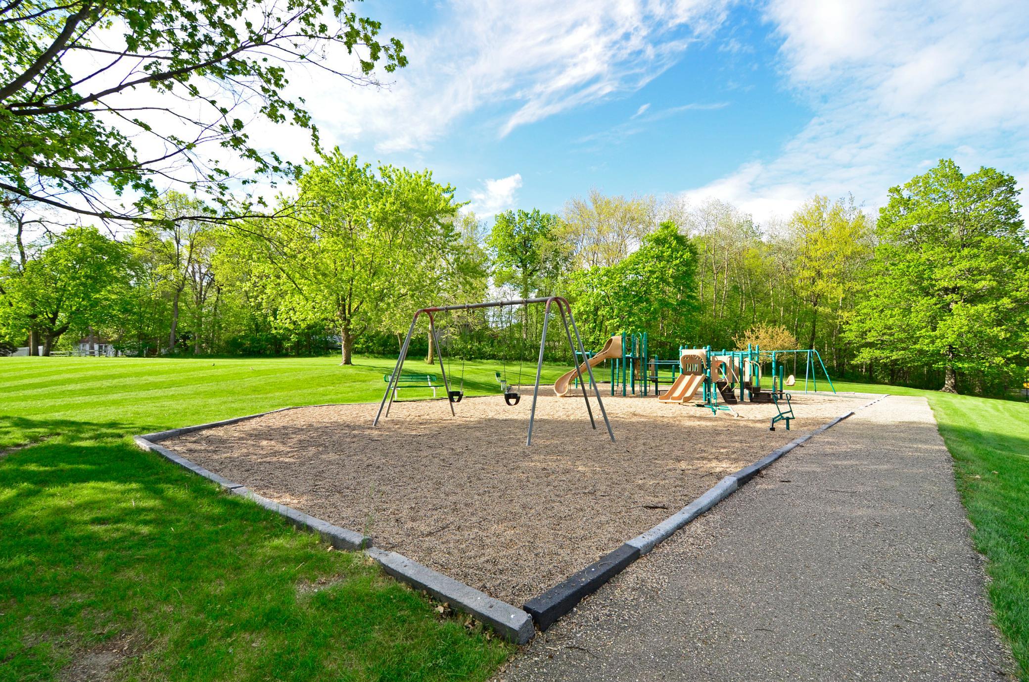 Roberta Lee Antoine Playground walking distance