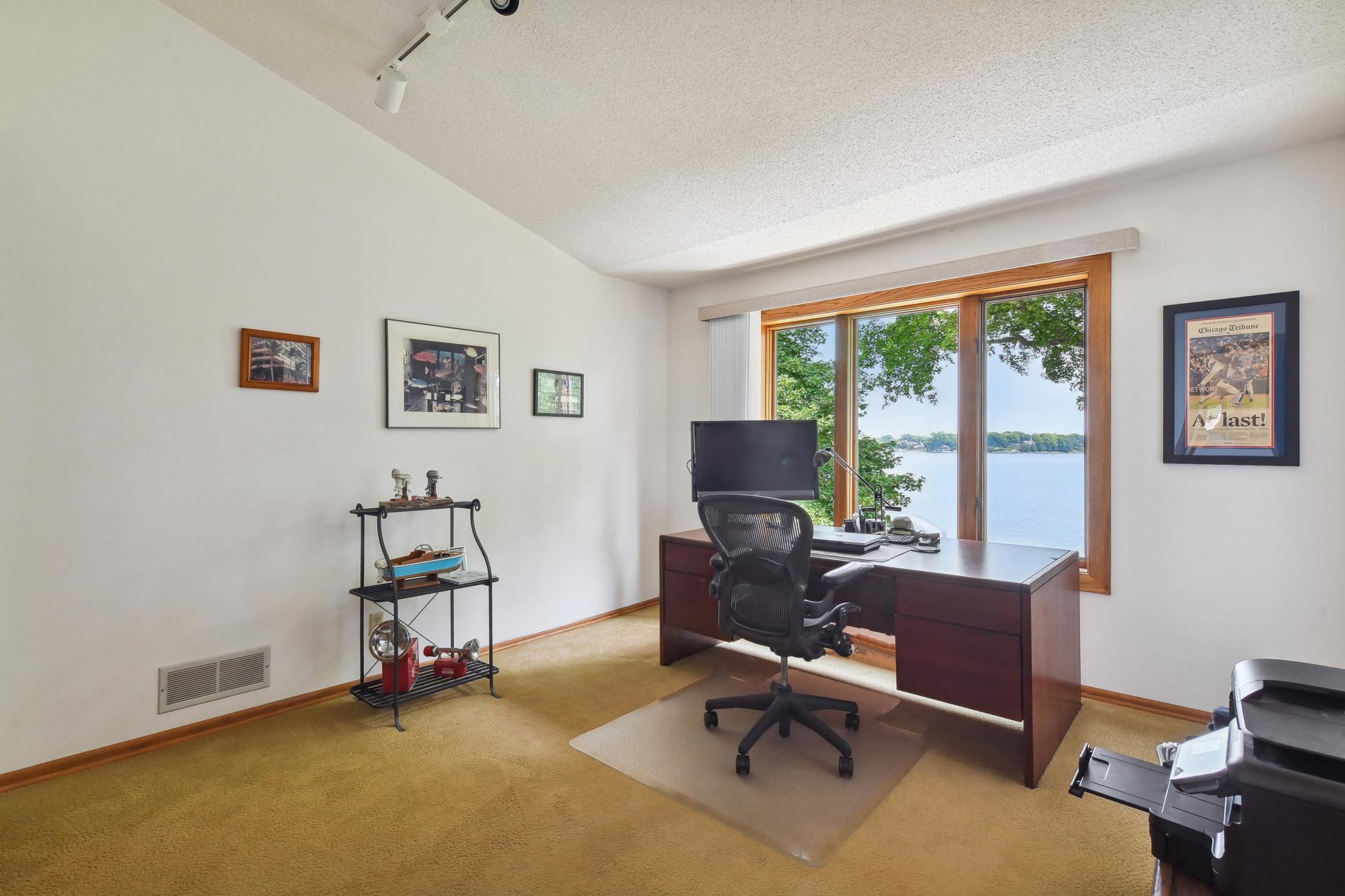 2nd upper bedroom