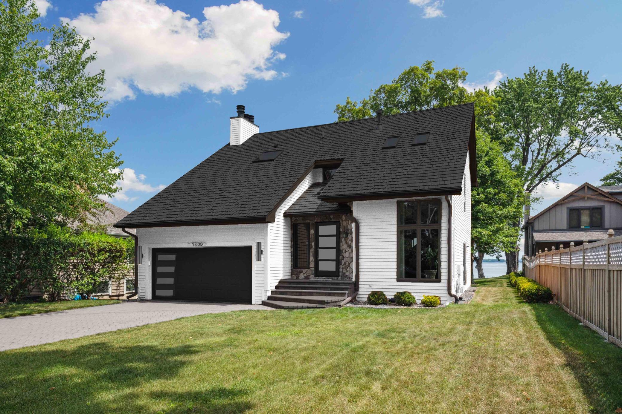 *Exterior is PHOTOSHOPPED* For remodel idea purposes only.