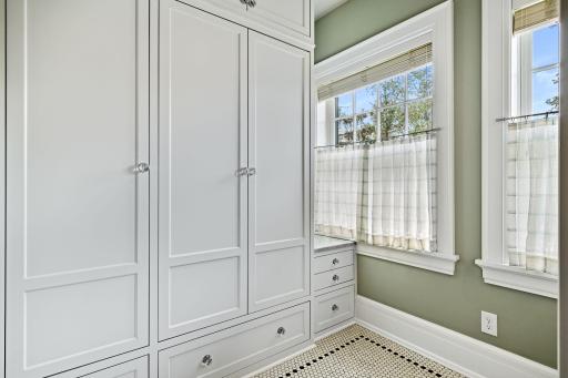 470 Summit Avenue, Saint Paul, MN 55102