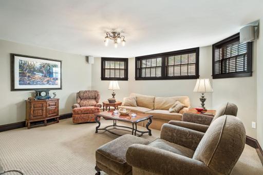 470 Summit Avenue, Saint Paul, MN 55102