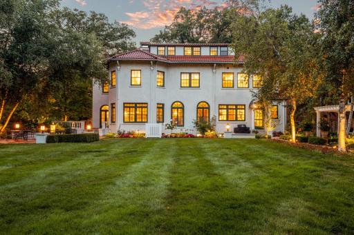 470 Summit Avenue, Saint Paul, MN 55102