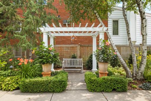 470 Summit Avenue, Saint Paul, MN 55102