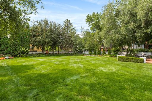 470 Summit Avenue, Saint Paul, MN 55102