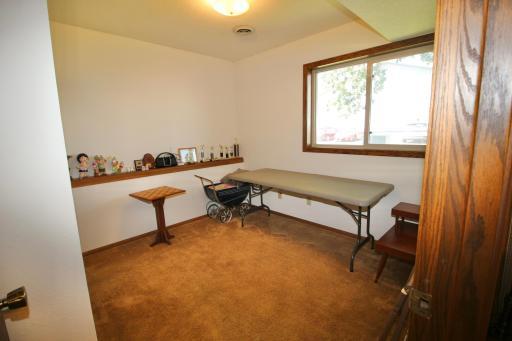 Lower level third bedroom.jpg